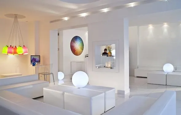 ***  Color Design Hotel Paris France